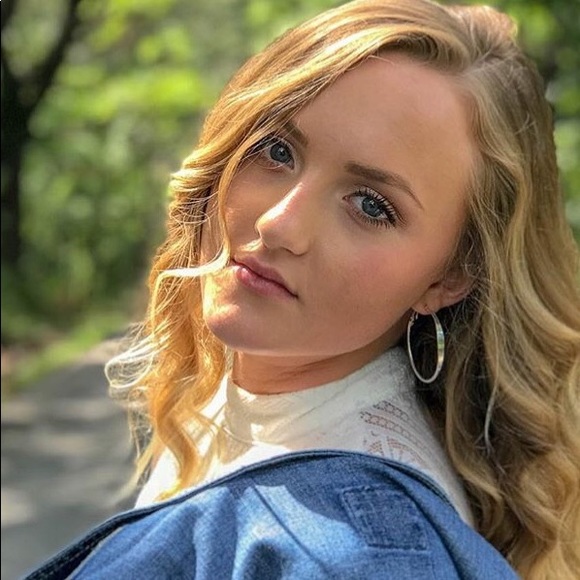 Meet your Posher, Maria - Picture 1 of 1